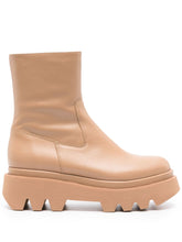 PALOMA BARCELÓ STIEFEL OSIAN IRIS NOCCIOLA